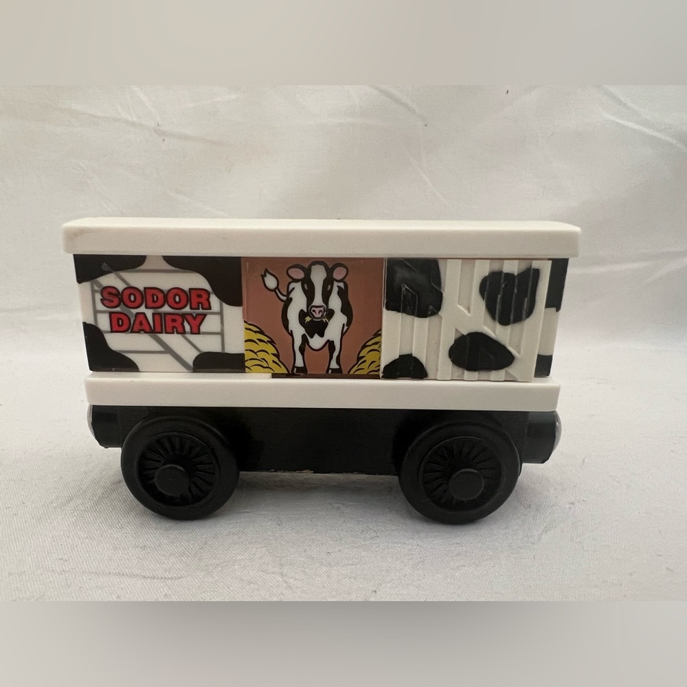 Thomas the Train Sodor Dairy Cow Car with Sliding Door